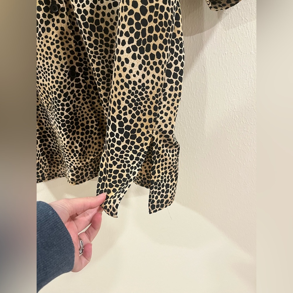 Impressions Leopard Print Button Down Short Sleeve Shirt - Size Medium - Picture 4 of 8